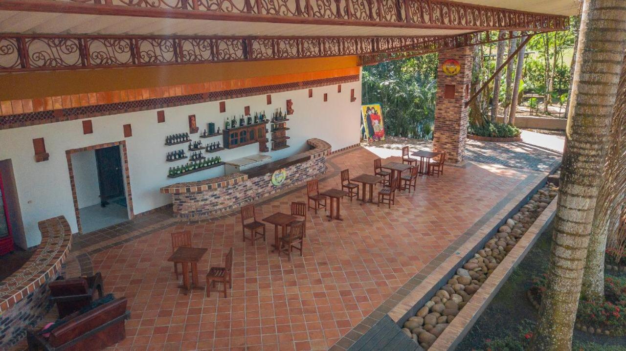 Hotel Hacienda Gualanday Apiay Kültér fotó